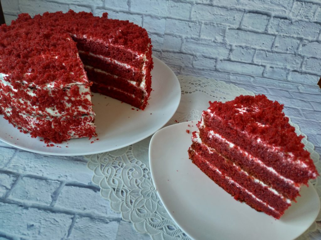 Фото детского торта красный бархат
