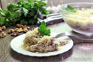 Салат с вареной говядиной и грецкими орехами